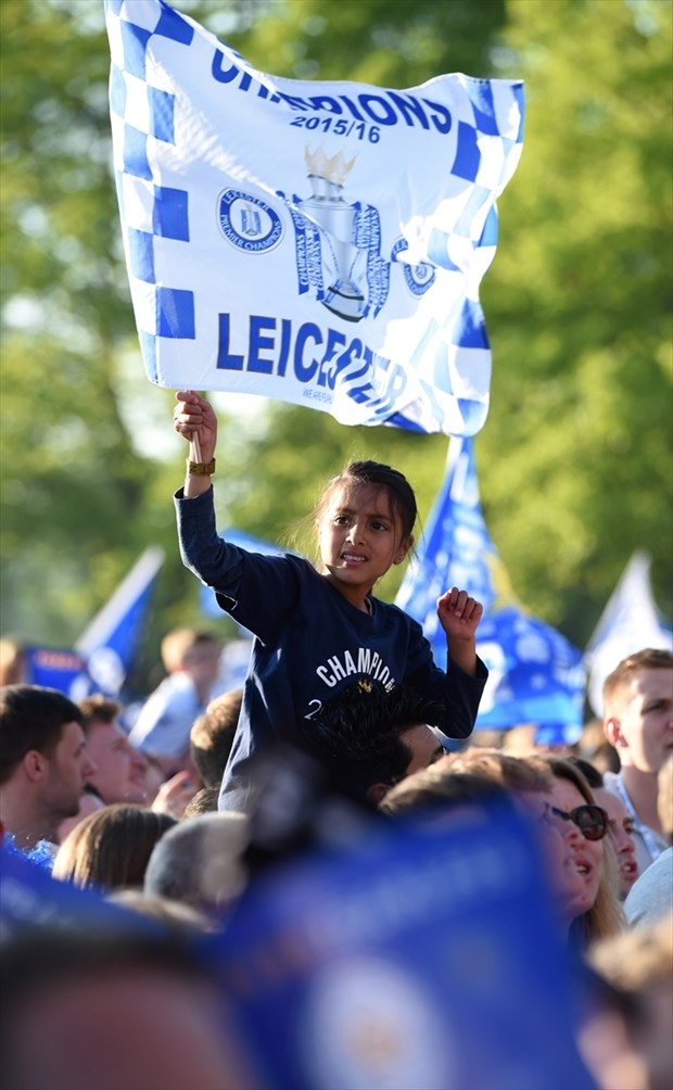 Leicester City şampiyonluğunu kutladı 11