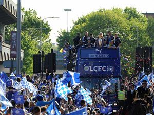 Leicester City şampiyonluğunu kutladı