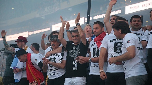Şampiyon Beşiktaş kupasına kavuştu 10