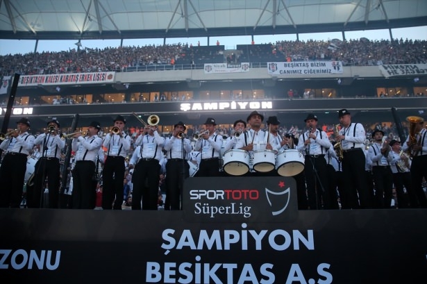 Şampiyon Beşiktaş kupasına kavuştu 13