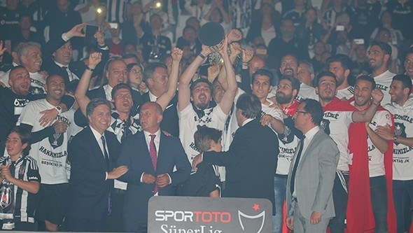 Şampiyon Beşiktaş kupasına kavuştu 2