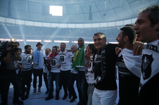 Şampiyon Beşiktaş kupasına kavuştu 6
