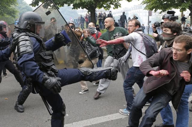 Fransa polisi eylemcilere acımadı! 3