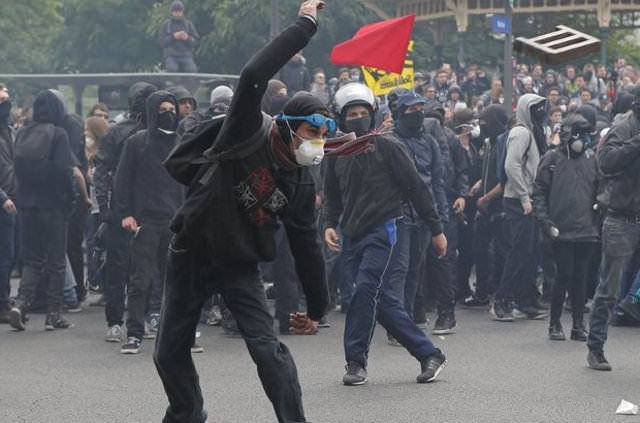 Fransa polisi eylemcilere acımadı! 5