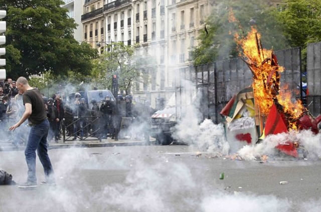 Fransa polisi eylemcilere acımadı! 7