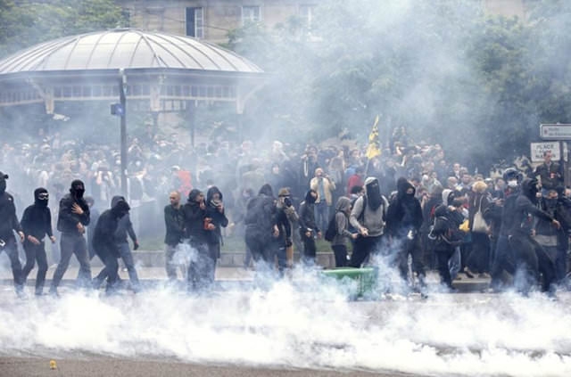 Fransa polisi eylemcilere acımadı! 8