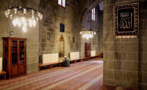 Tarihi camiler Ramazan’a hazır 11