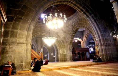Tarihi camiler Ramazan’a hazır 4