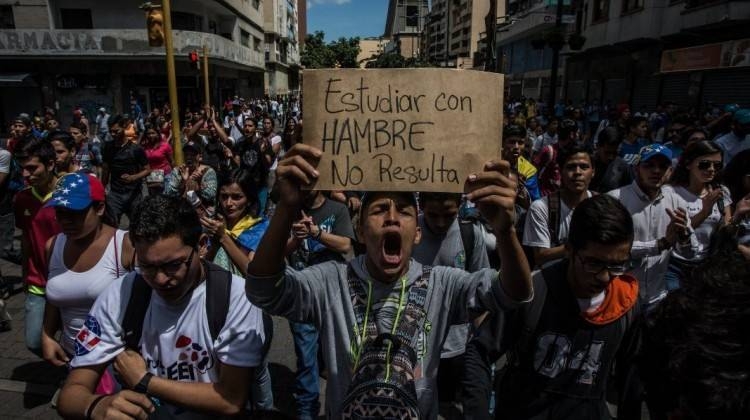 Venezuela'da hükümet karşıtı kriz genişliyor 1