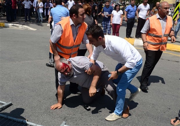 Bakırköy'de kavgaya Çevik kuvvet müdahale etti 3
