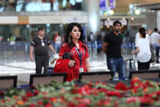 Atatürk Havalimanı'nda hayatını kaybedenlere dua edildi 10