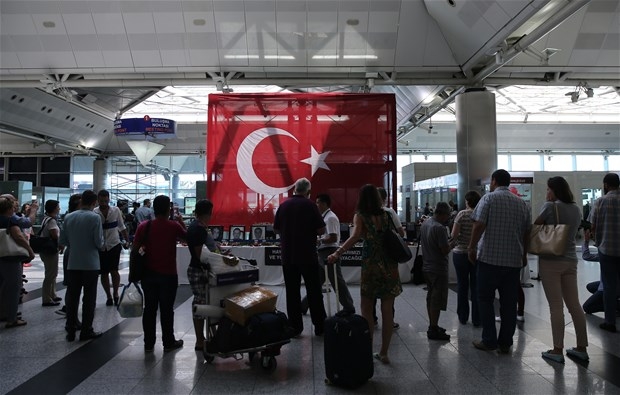 Atatürk Havalimanı'nda hayatını kaybedenlere dua edildi 18