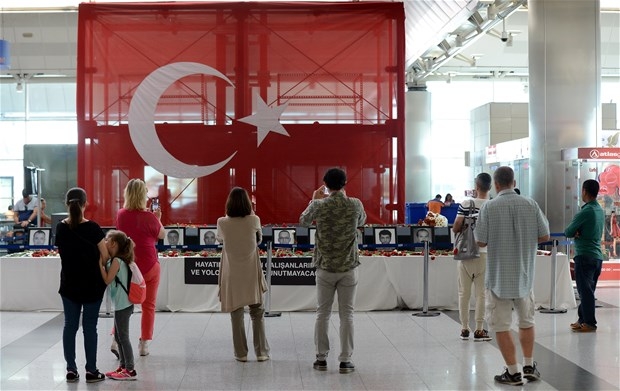 Atatürk Havalimanı'nda hayatını kaybedenlere dua edildi 19