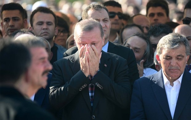 Cumhurbaşkanı Erdoğan gözyaşlarını tutamadı 2