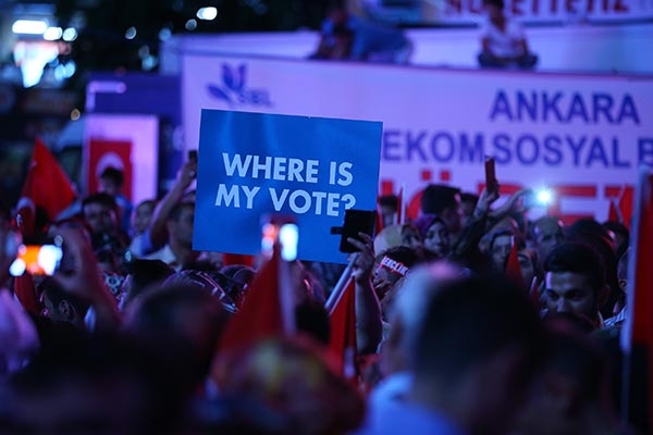 Ankara'da demokrasi nöbeti sürüyor 14