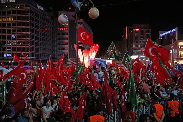 Ankara'da demokrasi nöbeti sürüyor 2