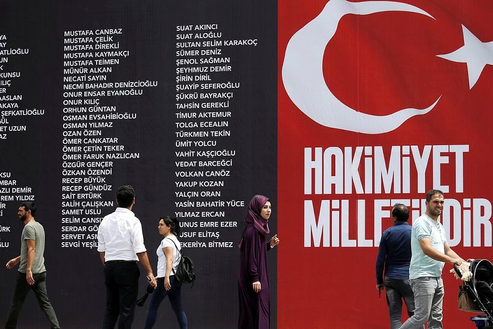 Şehitlerin isimleri Taksim Meydanı'nda 2