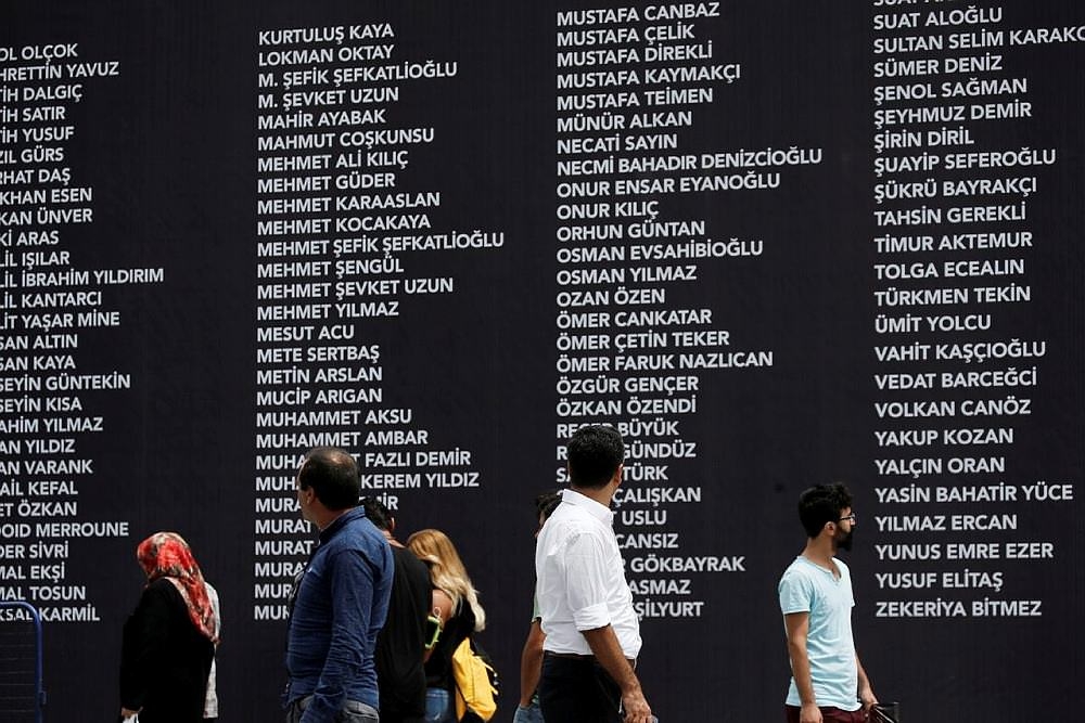 Şehitlerin isimleri Taksim Meydanı'nda 3