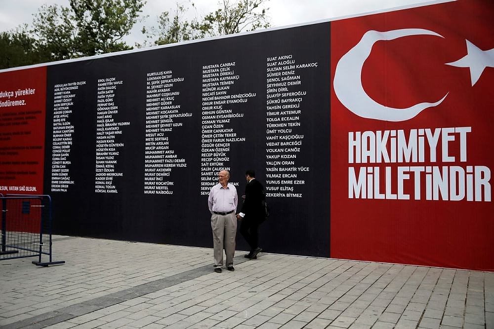 Şehitlerin isimleri Taksim Meydanı'nda 4