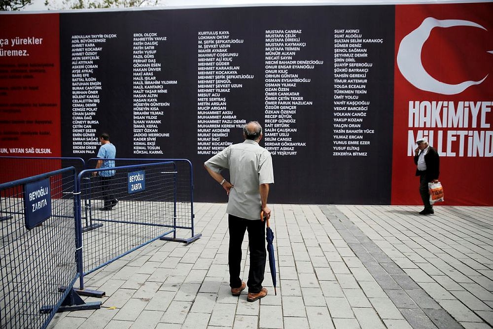 Şehitlerin isimleri Taksim Meydanı'nda 5