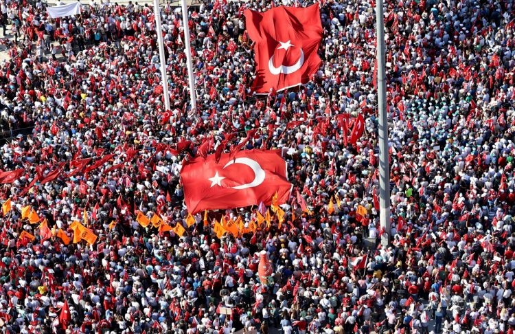 Taksim'de demokrasi mitingi 13