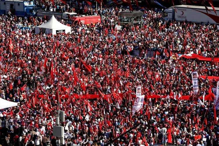 Taksim'de demokrasi mitingi 16