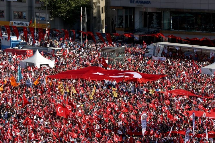 Taksim'de demokrasi mitingi 2