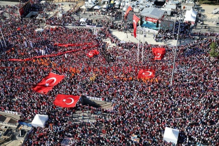 Taksim'de demokrasi mitingi 4