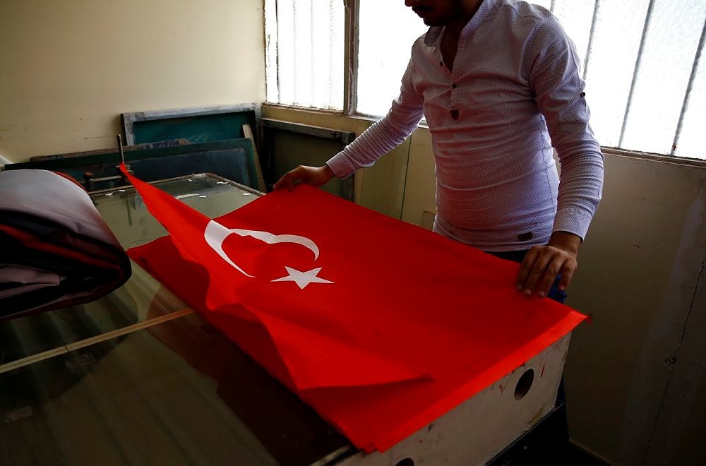 Türk bayraklarına talep arttı, kumaş yetişmiyor 5