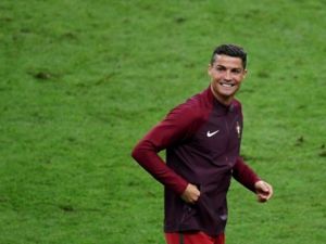 En zengin sporcu Ronaldo parasını nasıl harcıyor?
