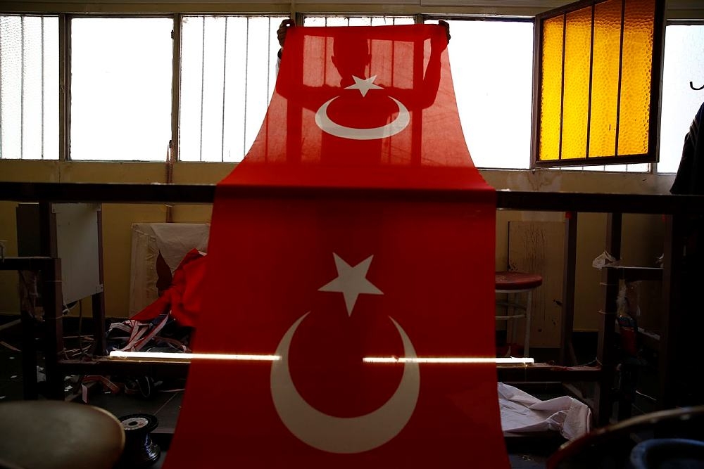 Türk bayraklarına talep arttı, kumaş yetişmiyor 7