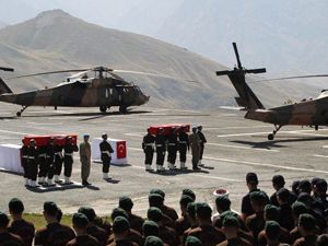 Hakkari'de şehitlerimiz için hazin tören