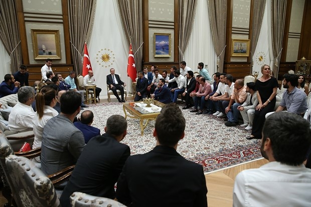 Erdoğan demokrasi nöbetine destek verenleri kabul etti 10