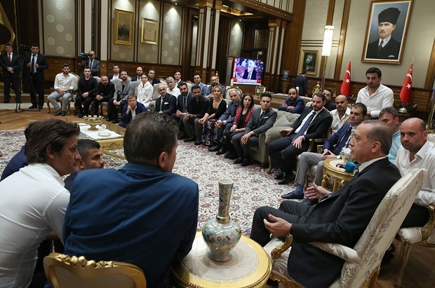 Erdoğan demokrasi nöbetine destek verenleri kabul etti 11