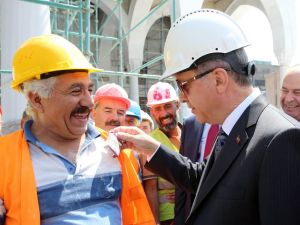 Cumhurbaşkanı Erdoğan yine sigara paketi yakaladı!