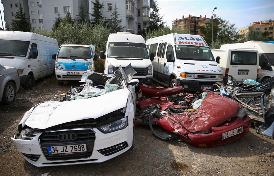 Tankların ezdiği araçlar Ankara Emniyet Müdürlüğün'de tutuluyor 2