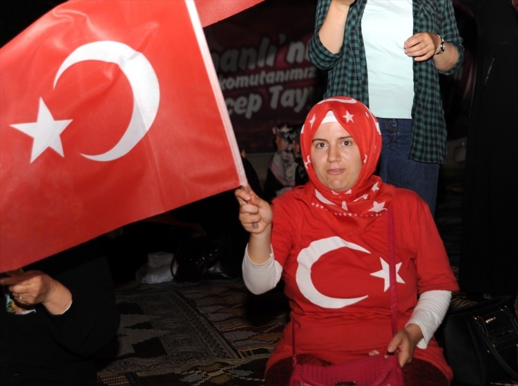 Cumhurbaşkanı Erdoğan demokrasi nobetinde 23