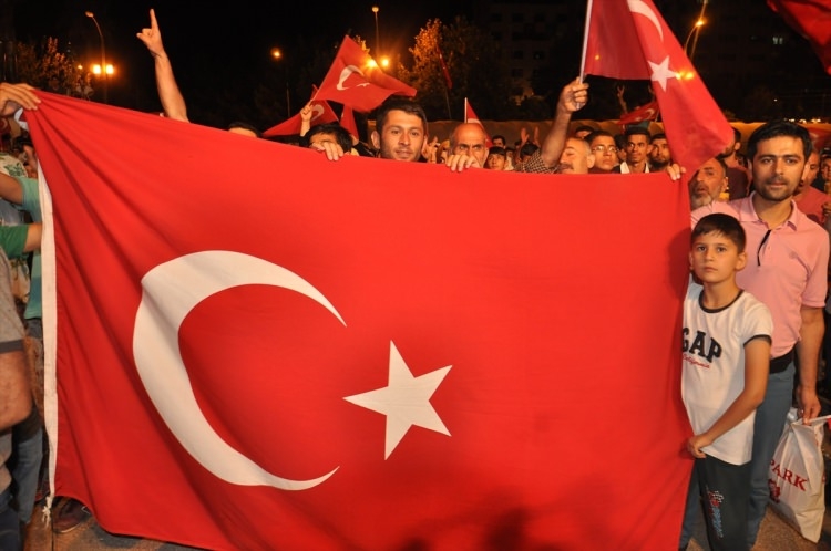Cumhurbaşkanı Erdoğan demokrasi nobetinde 30