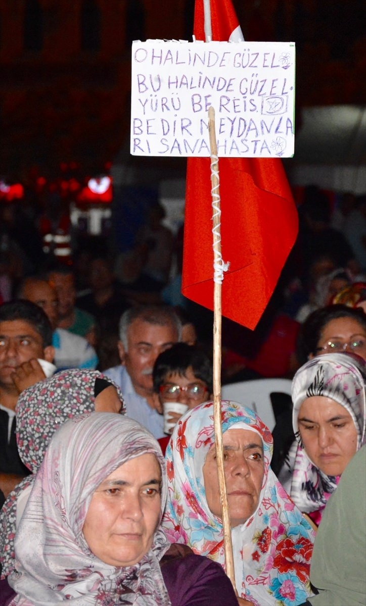 Cumhurbaşkanı Erdoğan demokrasi nobetinde 32