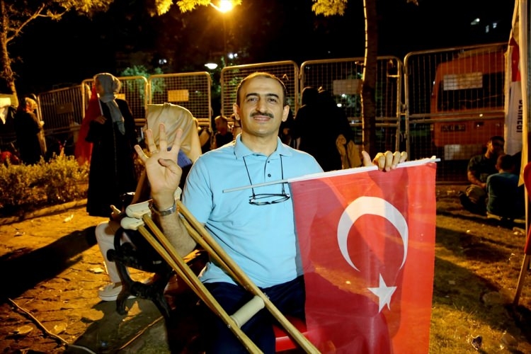 Cumhurbaşkanı Erdoğan demokrasi nobetinde 39