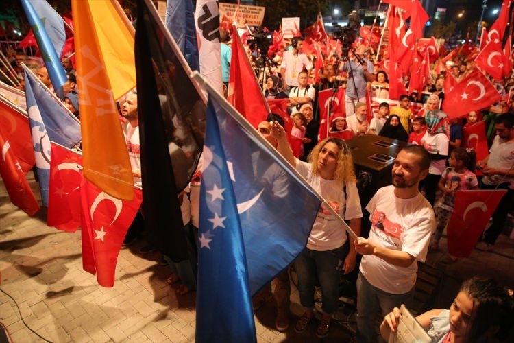 Cumhurbaşkanı Erdoğan demokrasi nobetinde 44