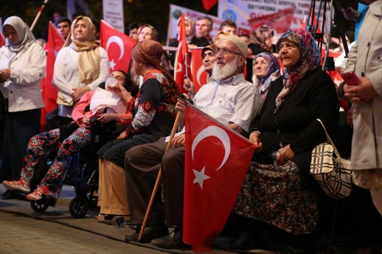 Cumhurbaşkanı Erdoğan demokrasi nobetinde 48