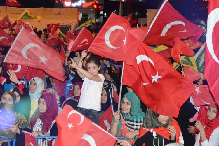 Cumhurbaşkanı Erdoğan demokrasi nobetinde 49
