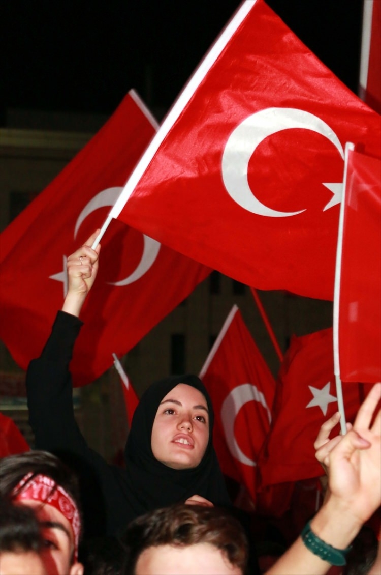 Cumhurbaşkanı Erdoğan demokrasi nobetinde 50