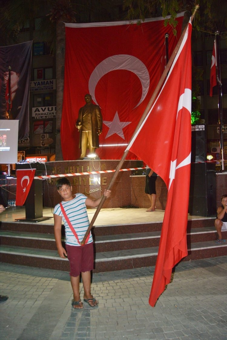 Cumhurbaşkanı Erdoğan demokrasi nobetinde 51