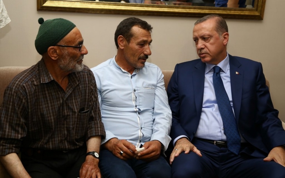 Erdoğan’dan şehit genç için taziye ziyareti 3