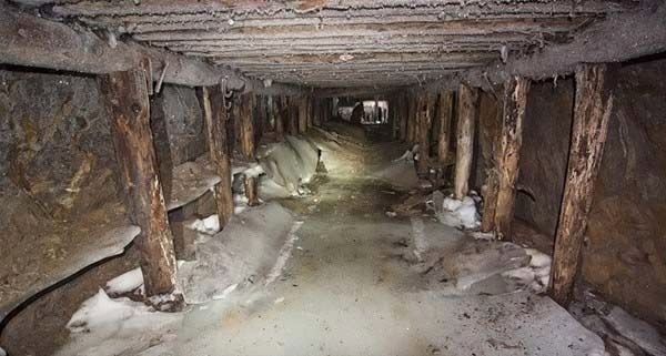 Baraka yıkılınca gizli tünel ortaya çıktı 18