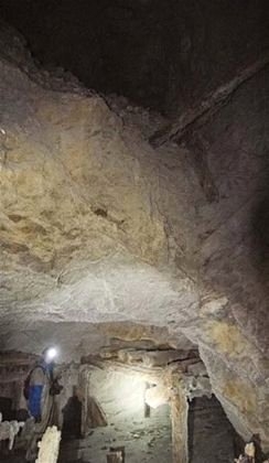 Baraka yıkılınca gizli tünel ortaya çıktı 24