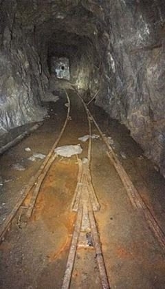 Baraka yıkılınca gizli tünel ortaya çıktı 28