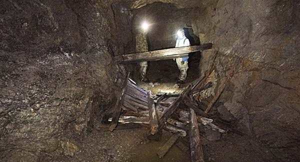 Baraka yıkılınca gizli tünel ortaya çıktı 29